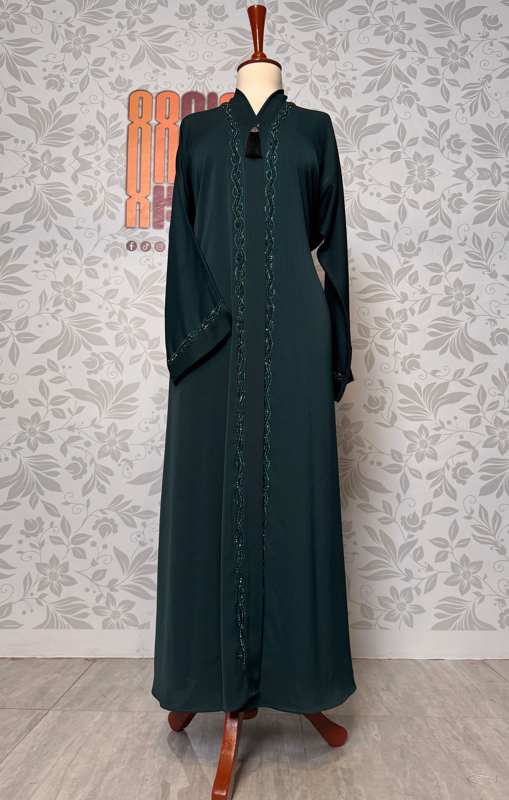 Abaya Open Front A002 hem and length detail closeup Green abaya online shopping Pakistan
