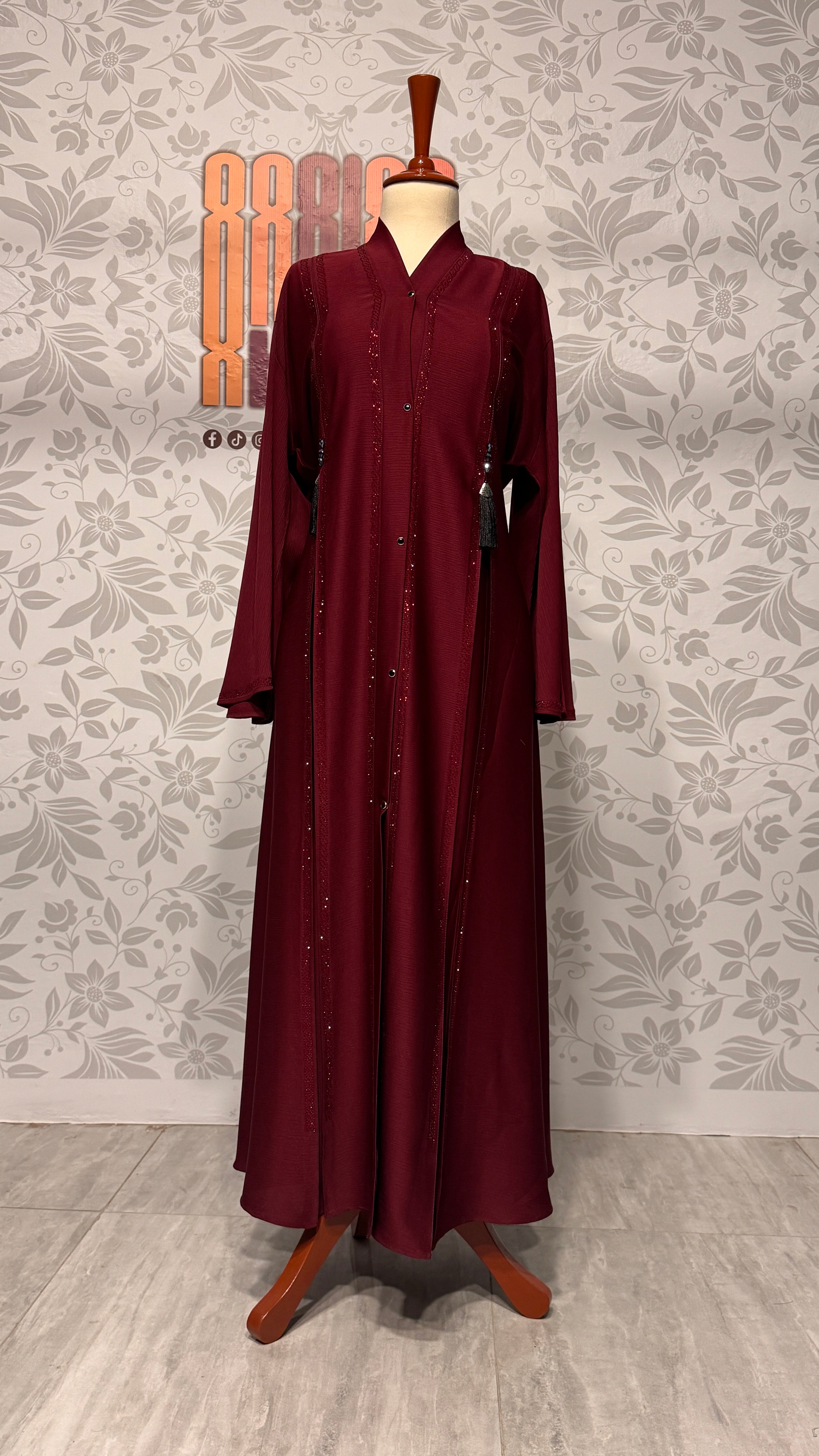 Abaya Open Front A001 hem and length detail closeup Maroon abaya online shopping Pakistan
