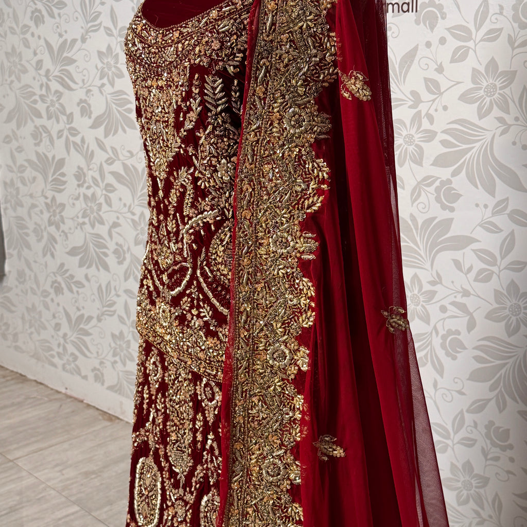 Wedding lehenga hand work BL032 lehenga front view – deep anari red velvet with kora and jewelry embroidery full skirt Pakistan
