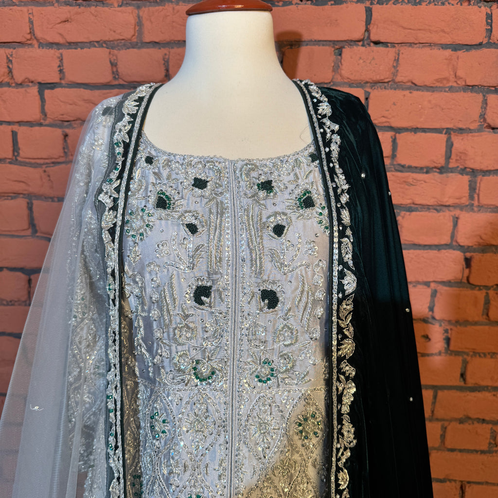 Velvet bridal lehenga Pakistani BL036 close up – heavy dabka nakshi hand embroidery tissue silk maxi front detail bridal lehenga choli Pakistani

