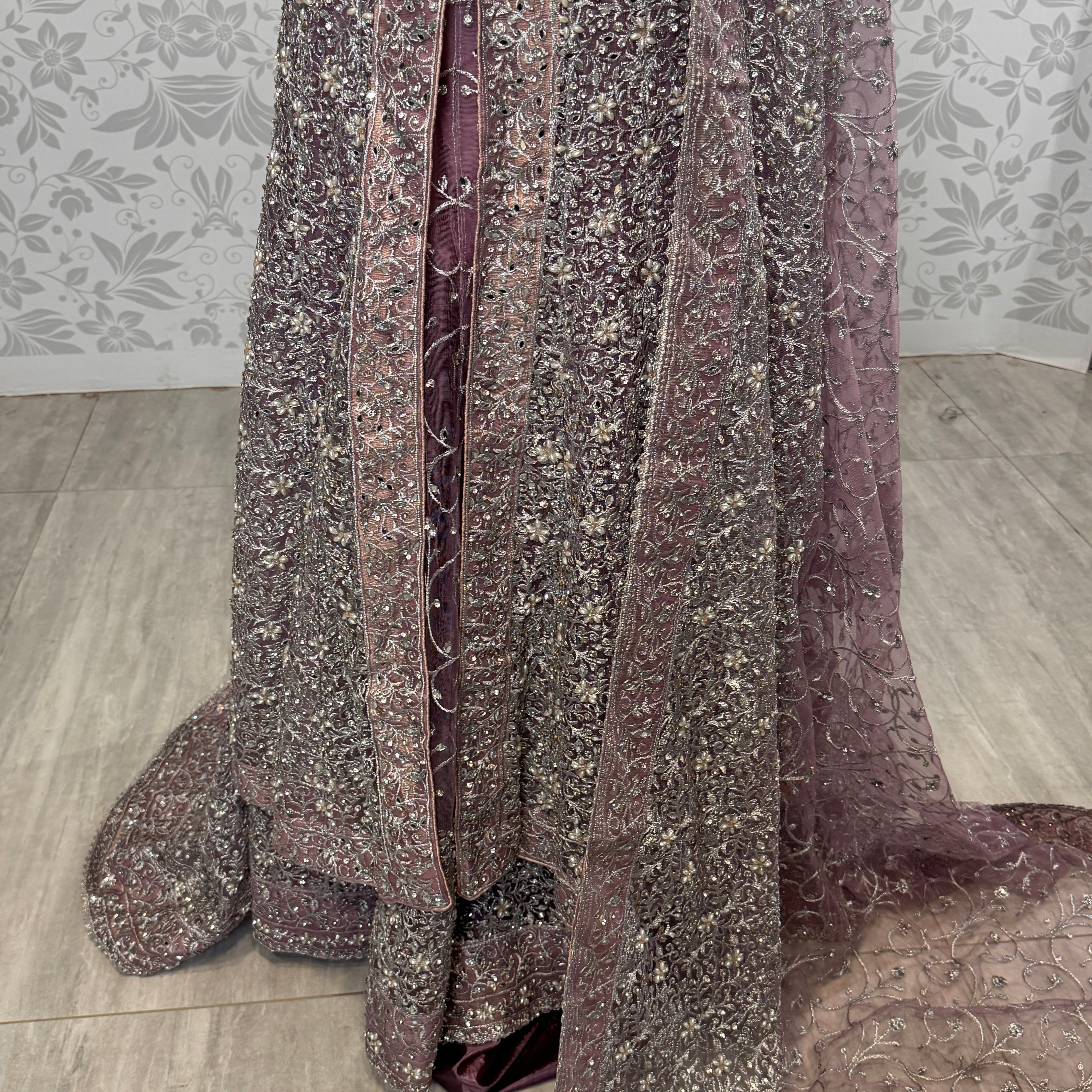 Bridal maxi BM019 dupatta – lalic with heavy matha patti border and light three-side border Pakistani wedding maxi

