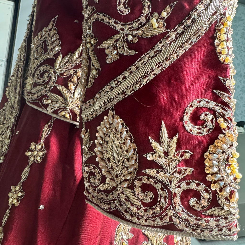 Bridal lehenga Pakistani BL035 sleeves close up – heavy embroidery work dabka nakshi sequins crystals red tissue silk bridal wear
